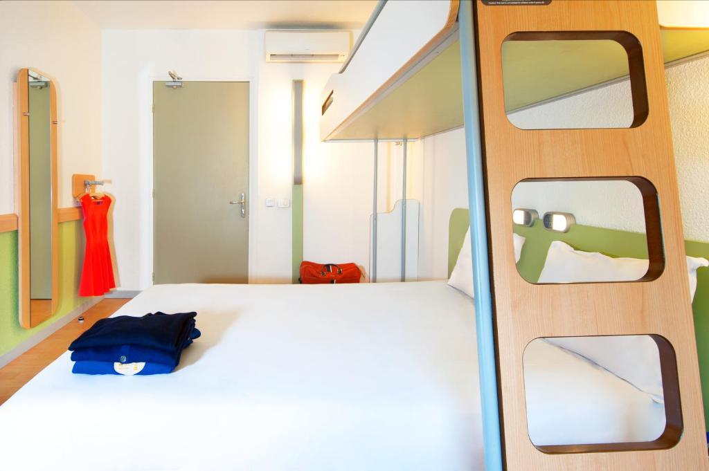 Ibis Budget ポンティヴィ 部屋 写真