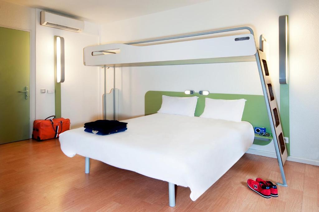 Ibis Budget ポンティヴィ 部屋 写真